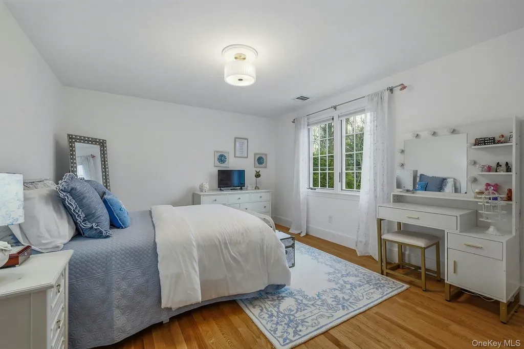 106 Thayer Road Manhasset NY 11030