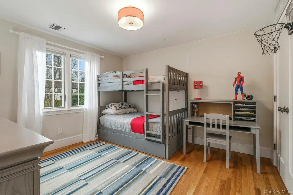 106 Thayer Road Manhasset NY 11030