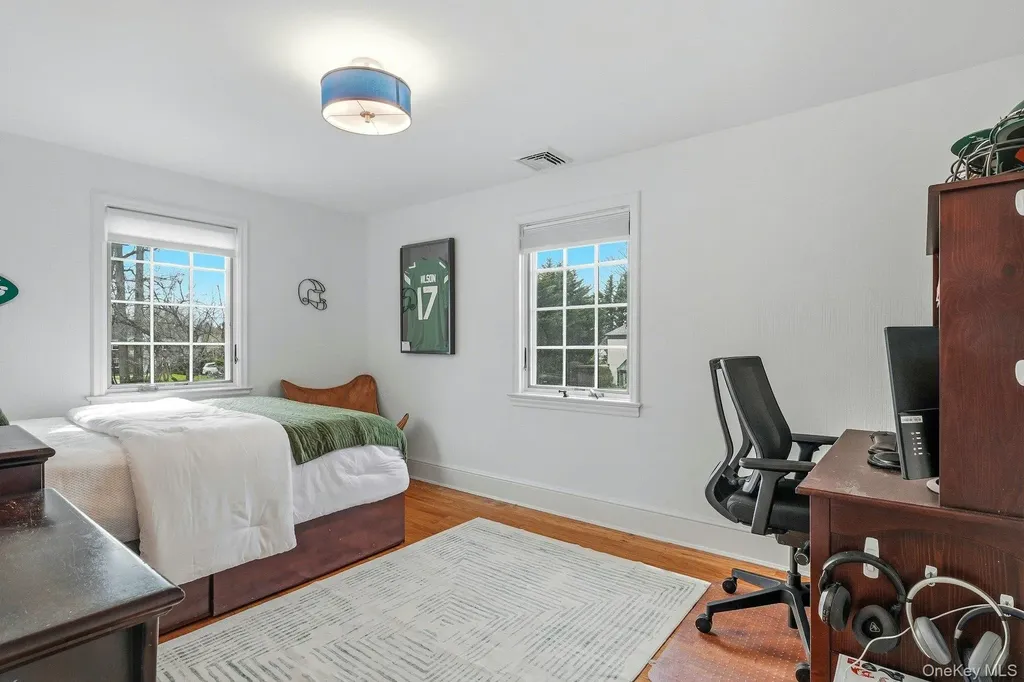 106 Thayer Road Manhasset NY 11030