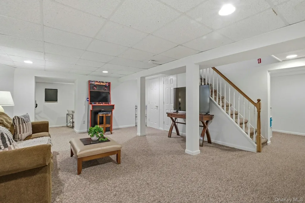 106 Thayer Road Manhasset NY 11030