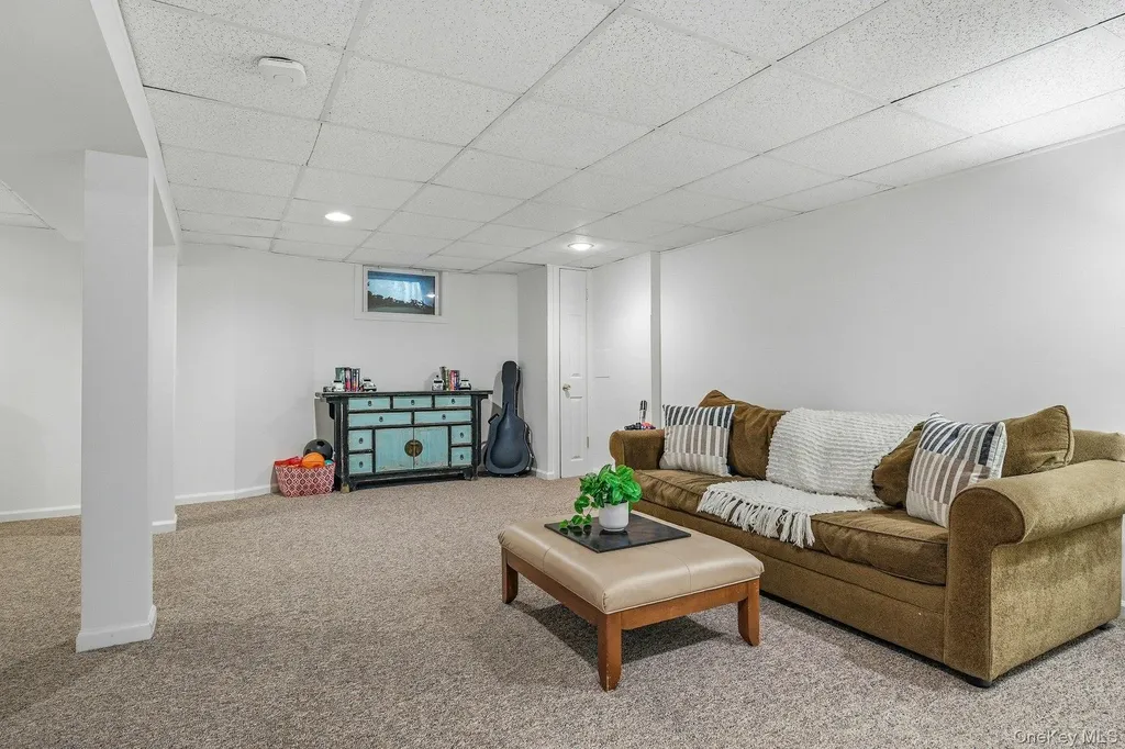 106 Thayer Road Manhasset NY 11030
