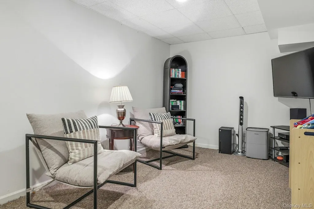 106 Thayer Road Manhasset NY 11030