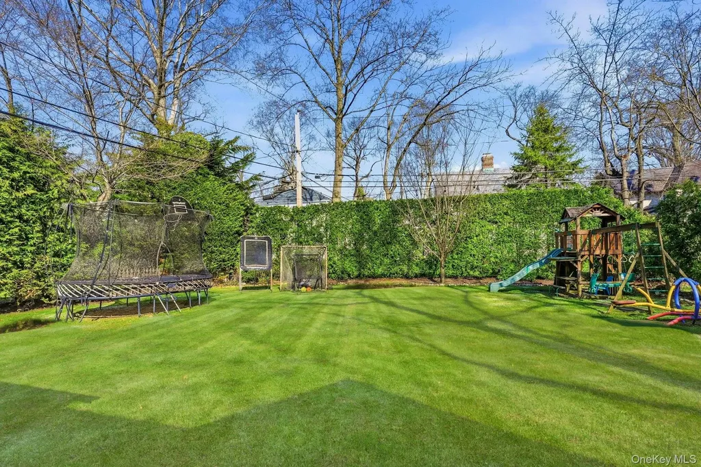 106 Thayer Road Manhasset NY 11030