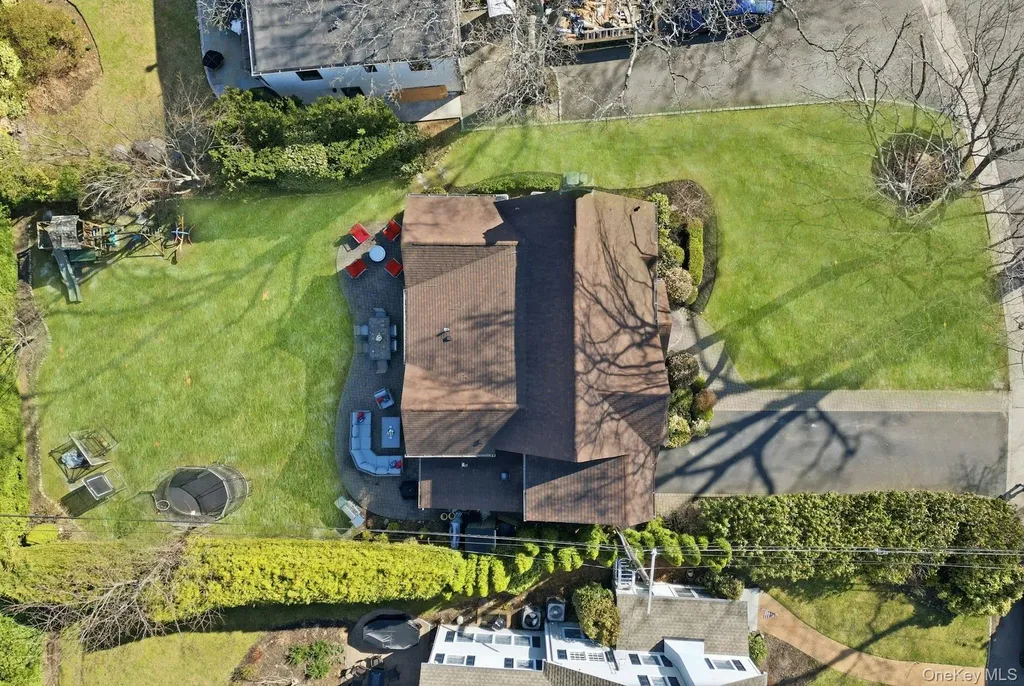 106 Thayer Road Manhasset NY 11030