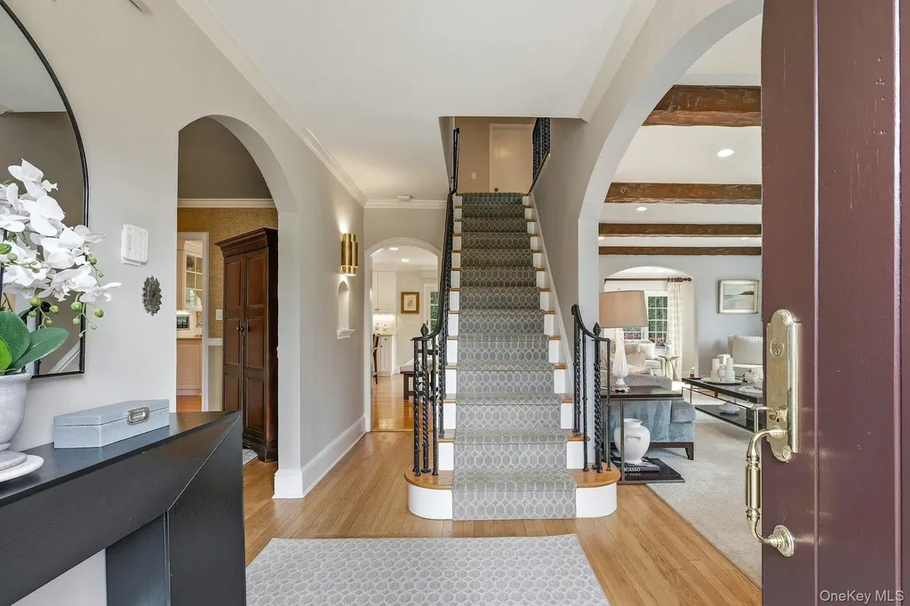 106 Thayer Road Manhasset NY 11030