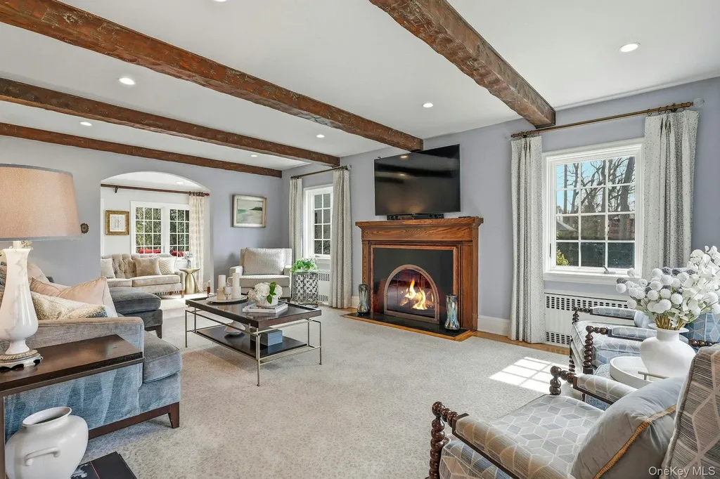 106 Thayer Road Manhasset NY 11030