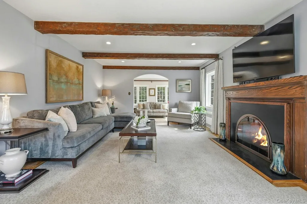 106 Thayer Road Manhasset NY 11030