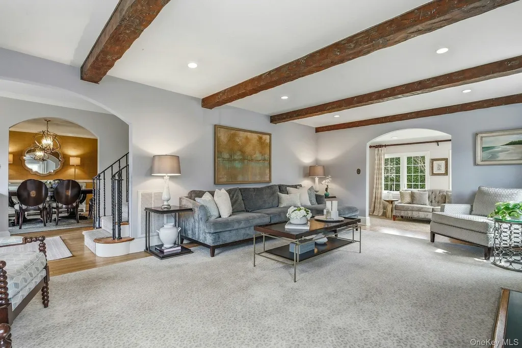 106 Thayer Road Manhasset NY 11030