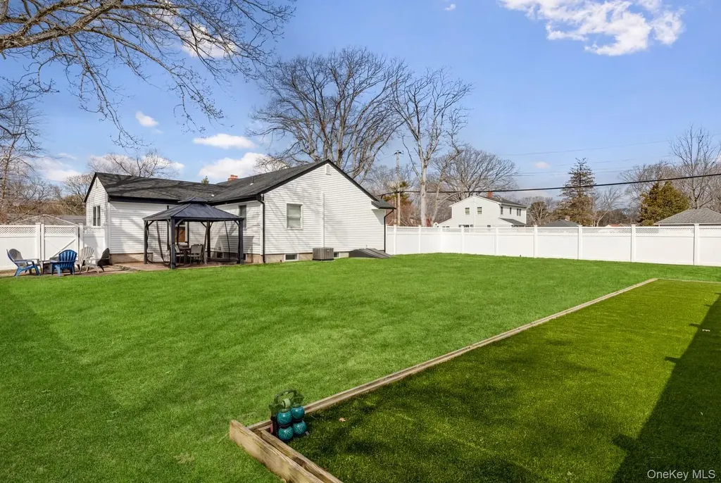 38 Chenango Drive Bay Shore NY 11706