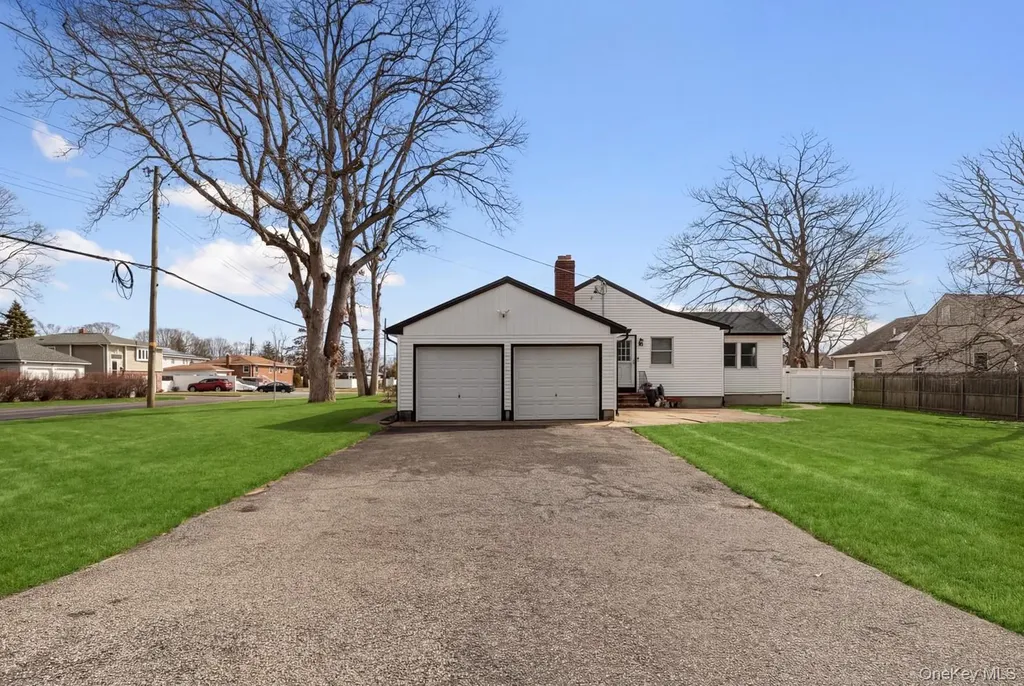 38 Chenango Drive Bay Shore NY 11706