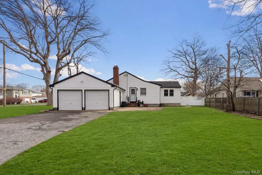 38 Chenango Drive Bay Shore NY 11706