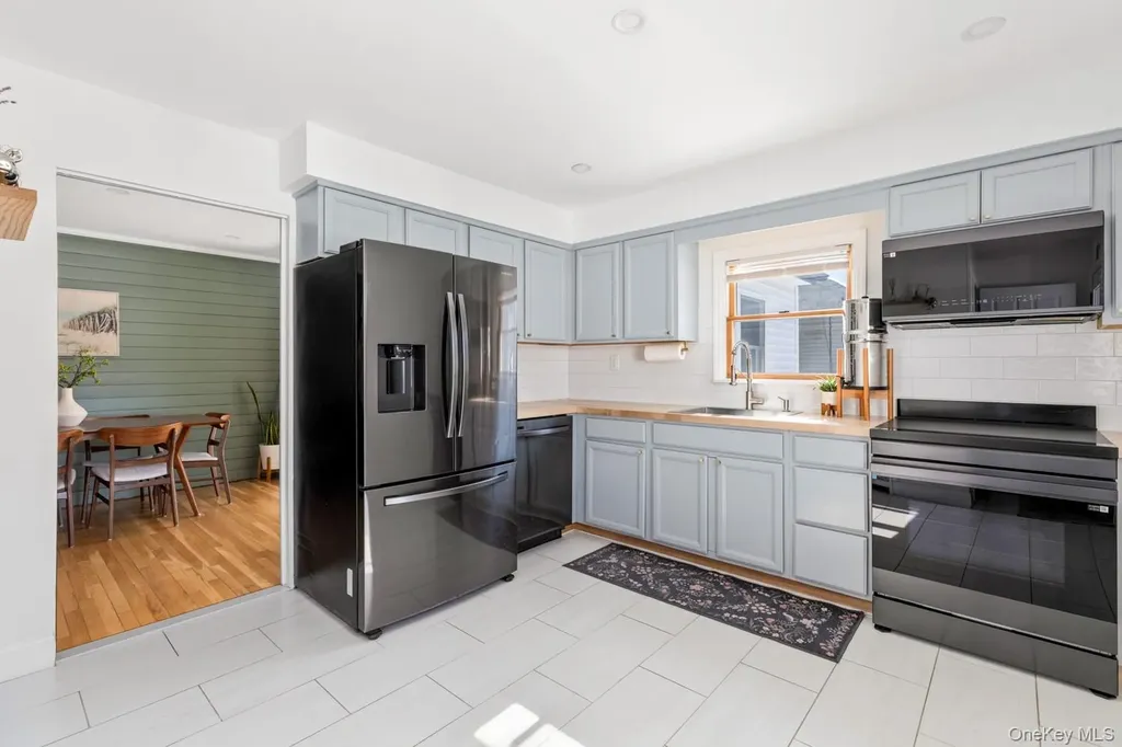 38 Chenango Drive Bay Shore NY 11706