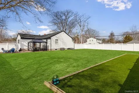 38 Chenango Drive Bay Shore NY 11706