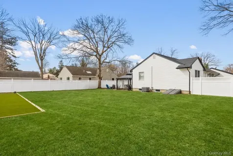 38 Chenango Drive Bay Shore NY 11706