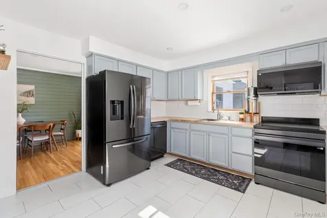 38 Chenango Drive Bay Shore NY 11706