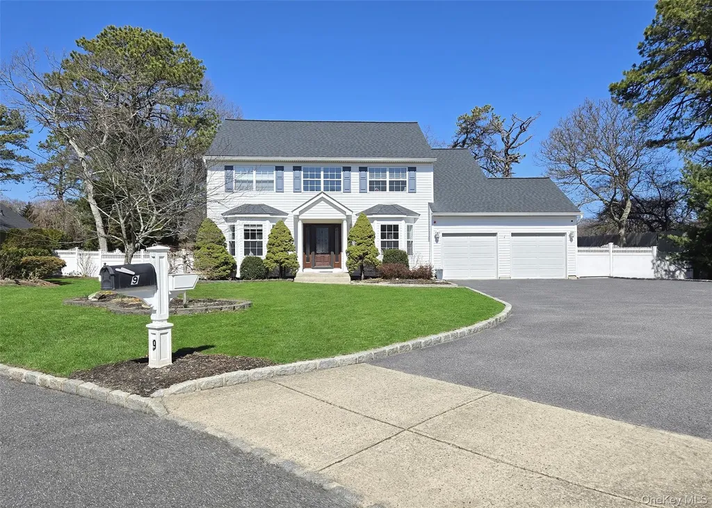 9 Keystone Court Centereach NY 11720