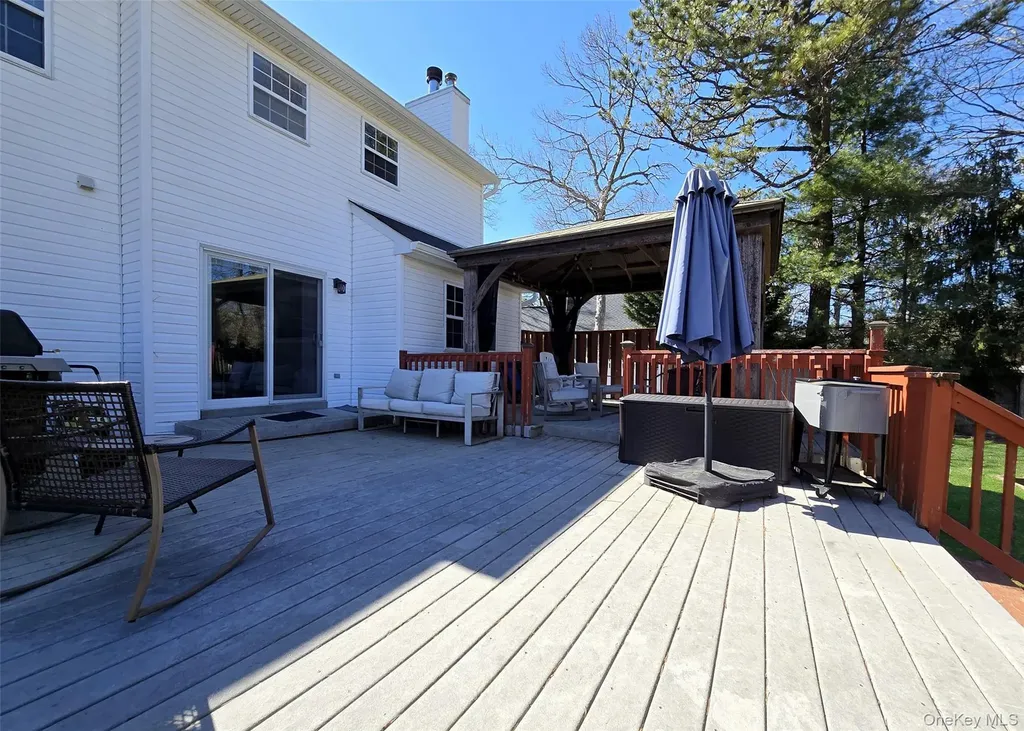 9 Keystone Court Centereach NY 11720