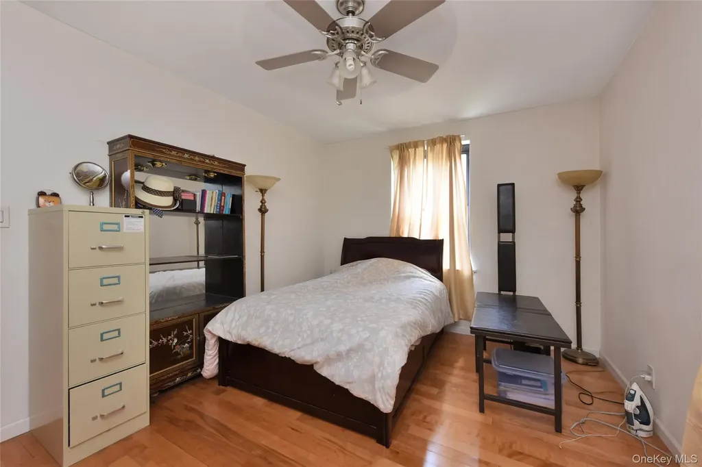 141-16 25th Road Flushing NY 11354