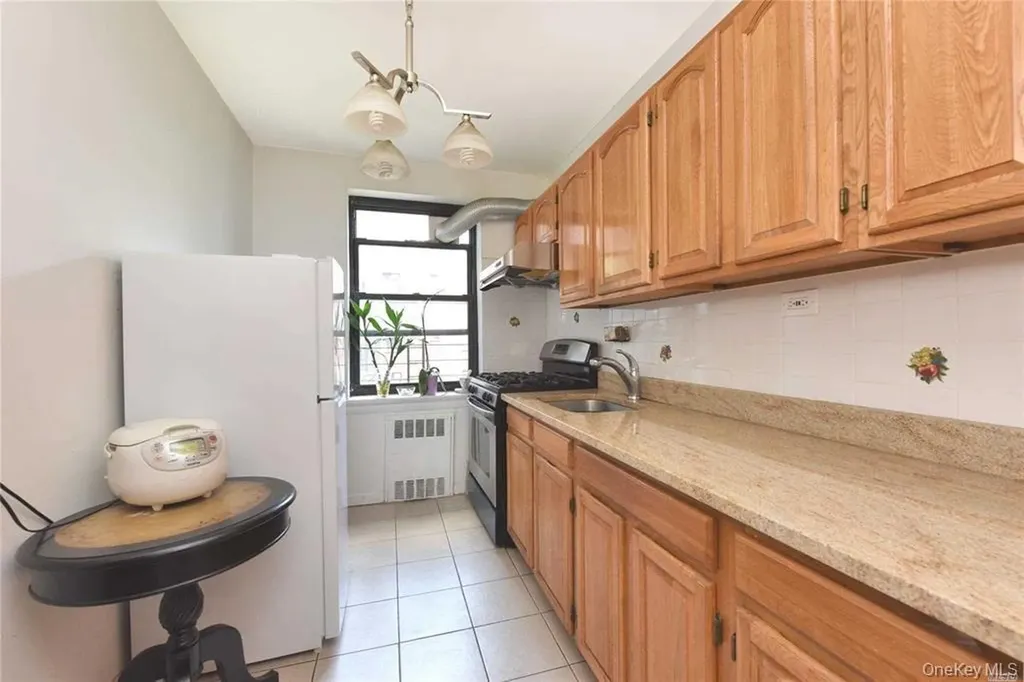 141-16 25th Road Flushing NY 11354