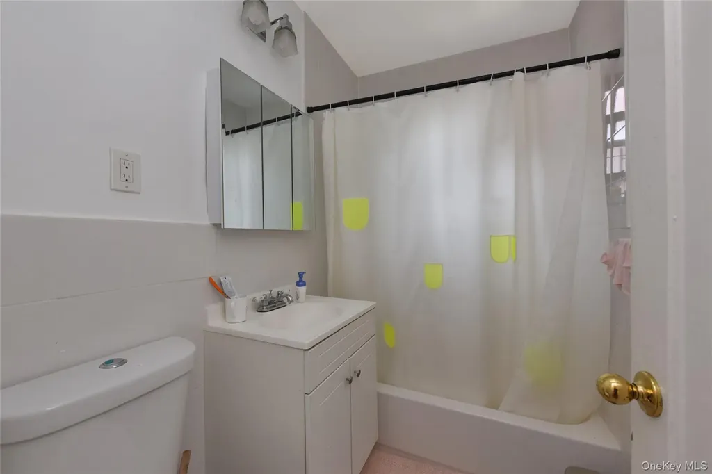 141-16 25th Road Flushing NY 11354