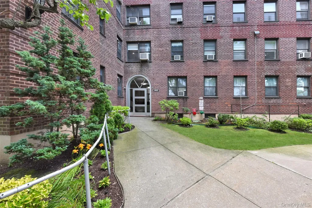 141-16 25th Road Flushing NY 11354