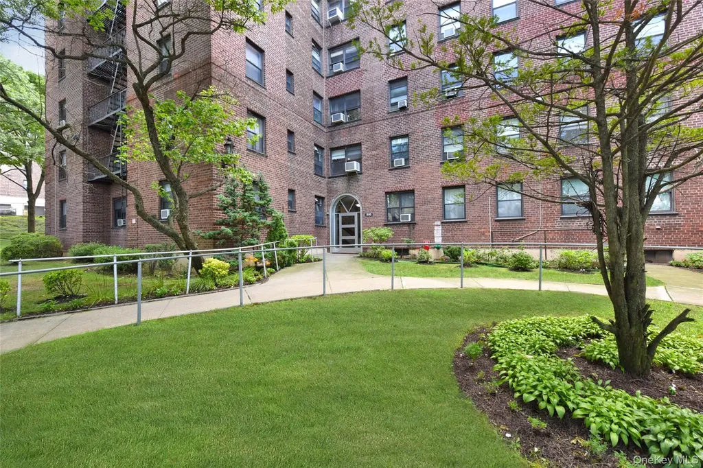 141-16 25th Road Flushing NY 11354