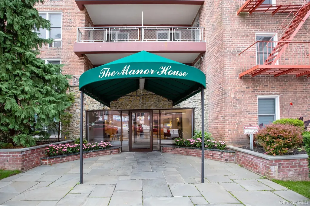 241-20 Northern Boulevard Douglaston NY 11362
