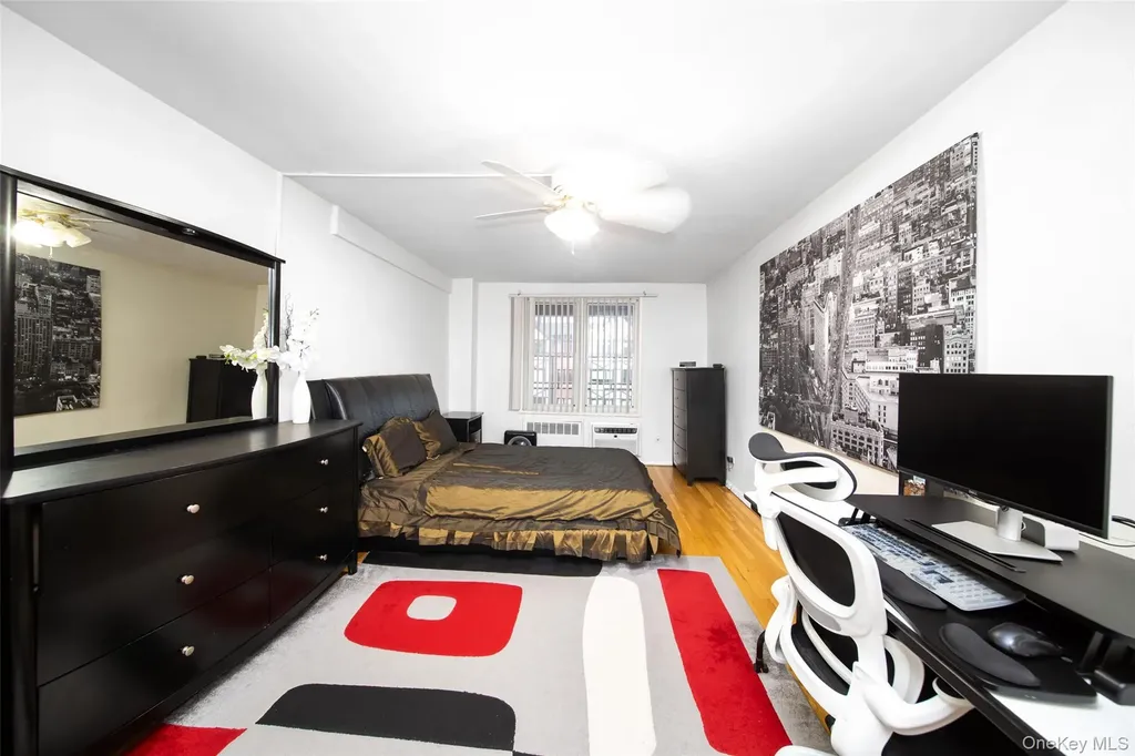 241-20 Northern Boulevard Douglaston NY 11362
