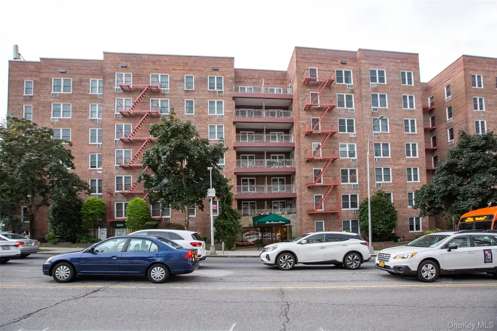 241-20 Northern Boulevard Douglaston NY 11362