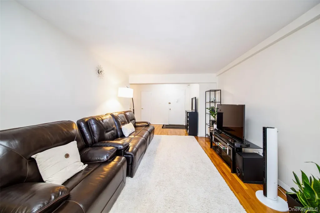 241-20 Northern Boulevard Douglaston NY 11362