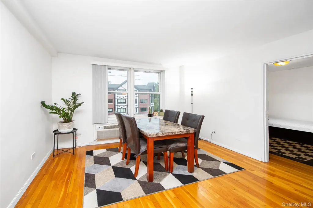 241-20 Northern Boulevard Douglaston NY 11362