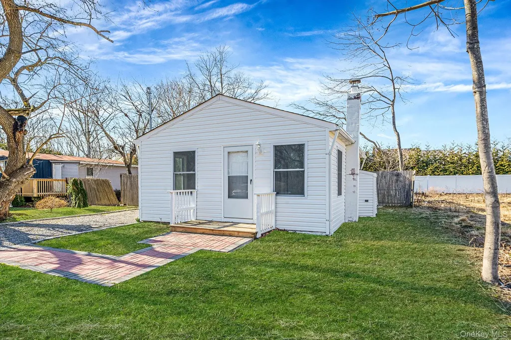42 Oak Drive Riverhead NY 11901