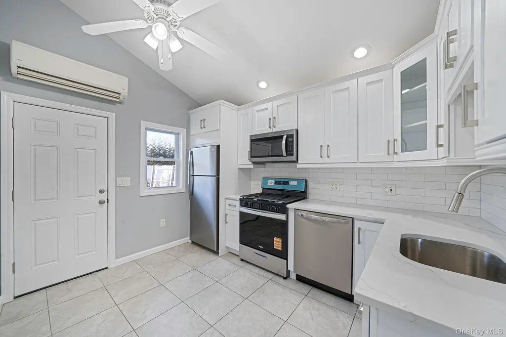 42 Oak Drive Riverhead NY 11901