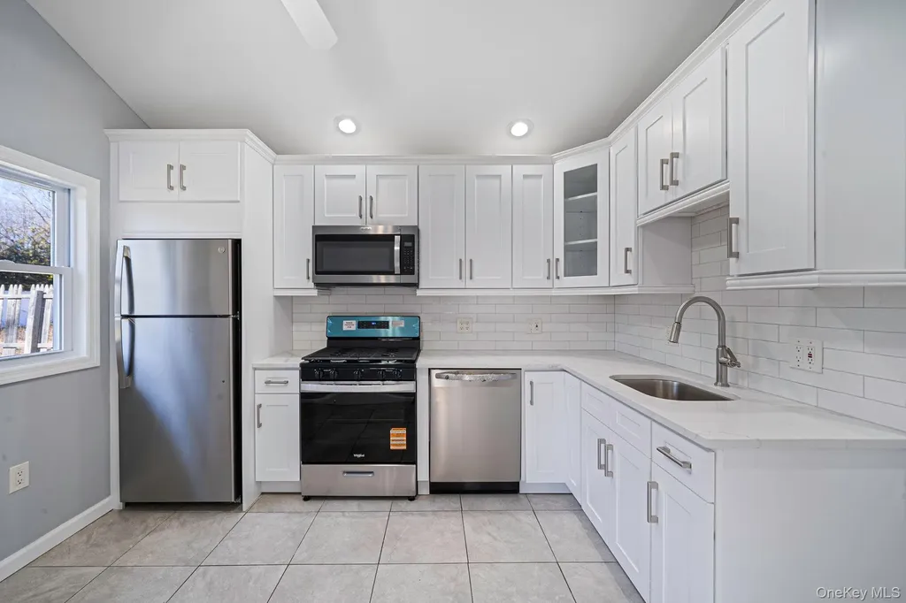 42 Oak Drive Riverhead NY 11901