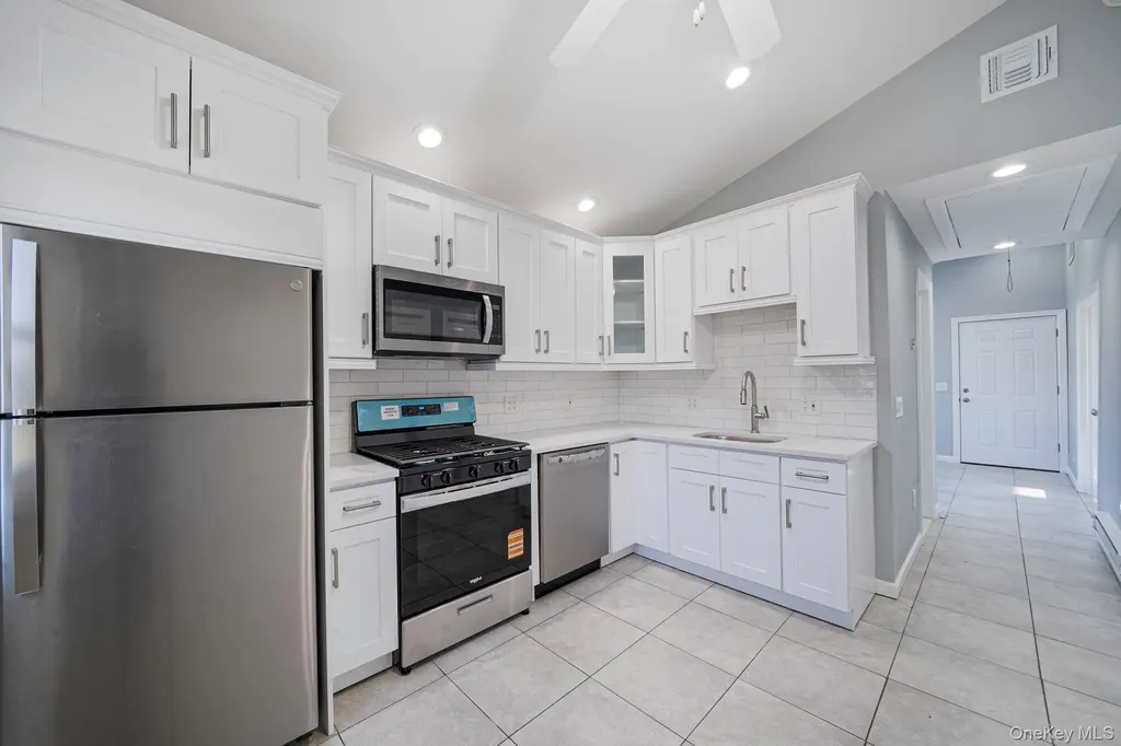 42 Oak Drive Riverhead NY 11901