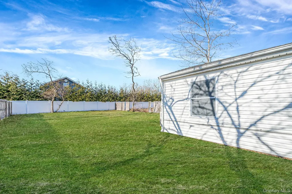 42 Oak Drive Riverhead NY 11901