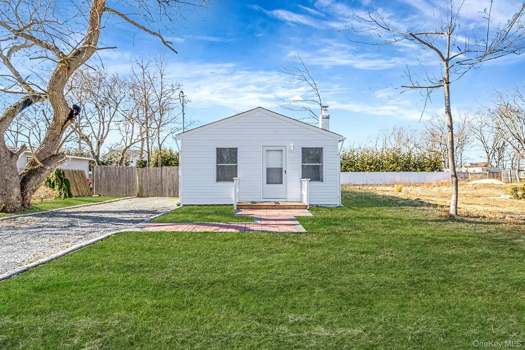 42 Oak Drive Riverhead NY 11901
