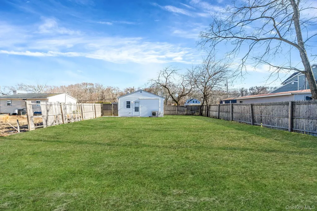 42 Oak Drive Riverhead NY 11901