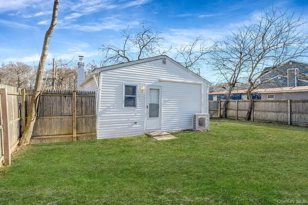 42 Oak Drive Riverhead NY 11901