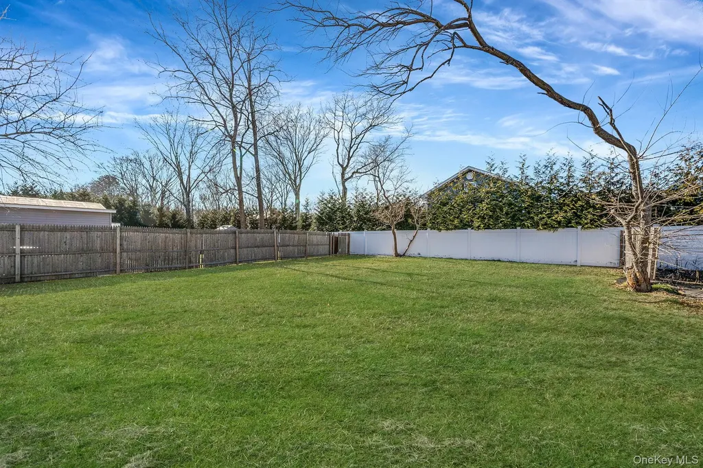 42 Oak Drive Riverhead NY 11901