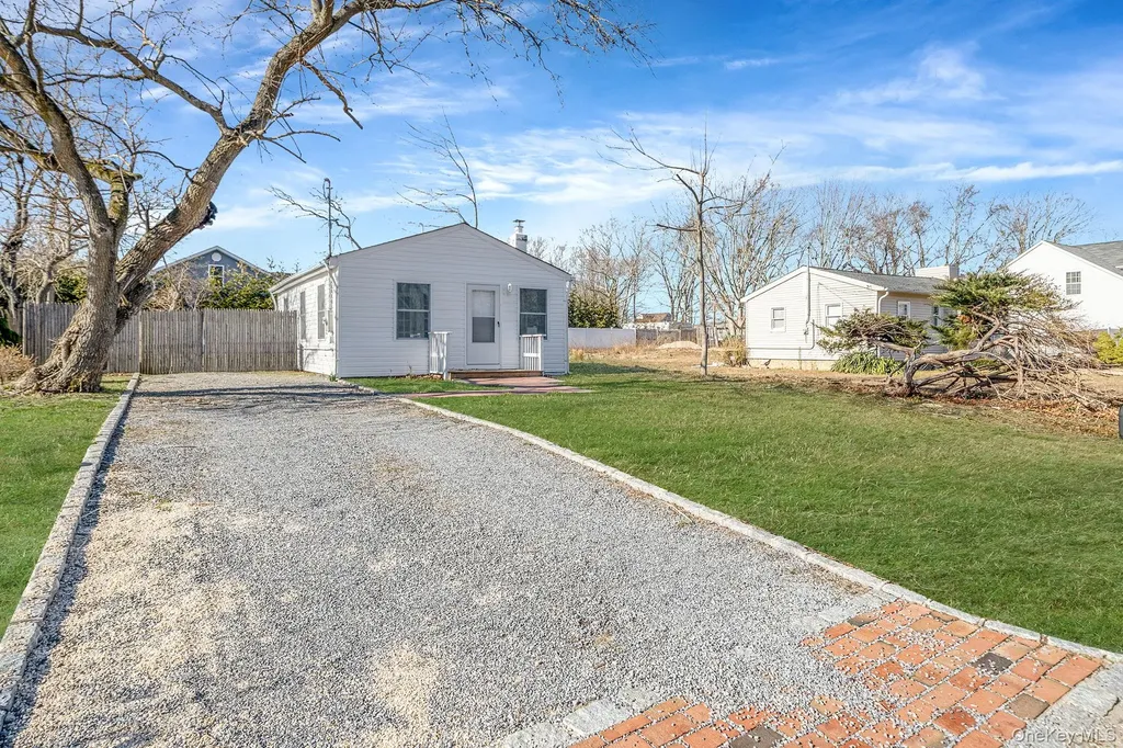 42 Oak Drive Riverhead NY 11901