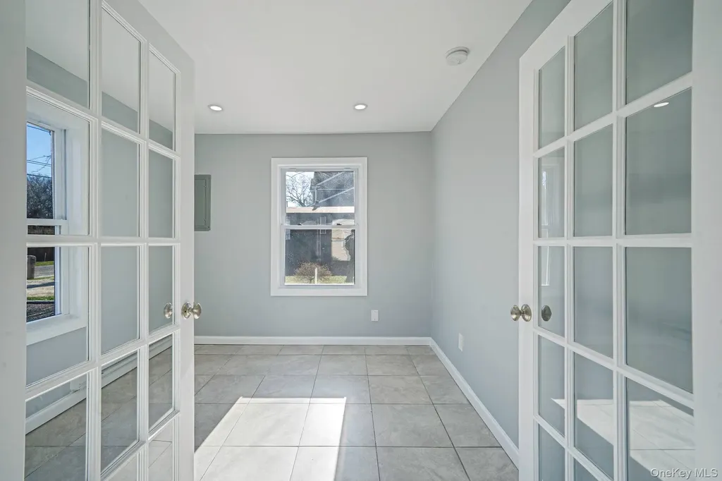 42 Oak Drive Riverhead NY 11901