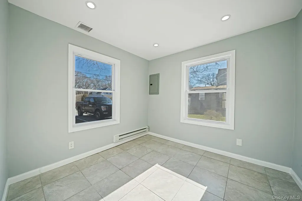 42 Oak Drive Riverhead NY 11901