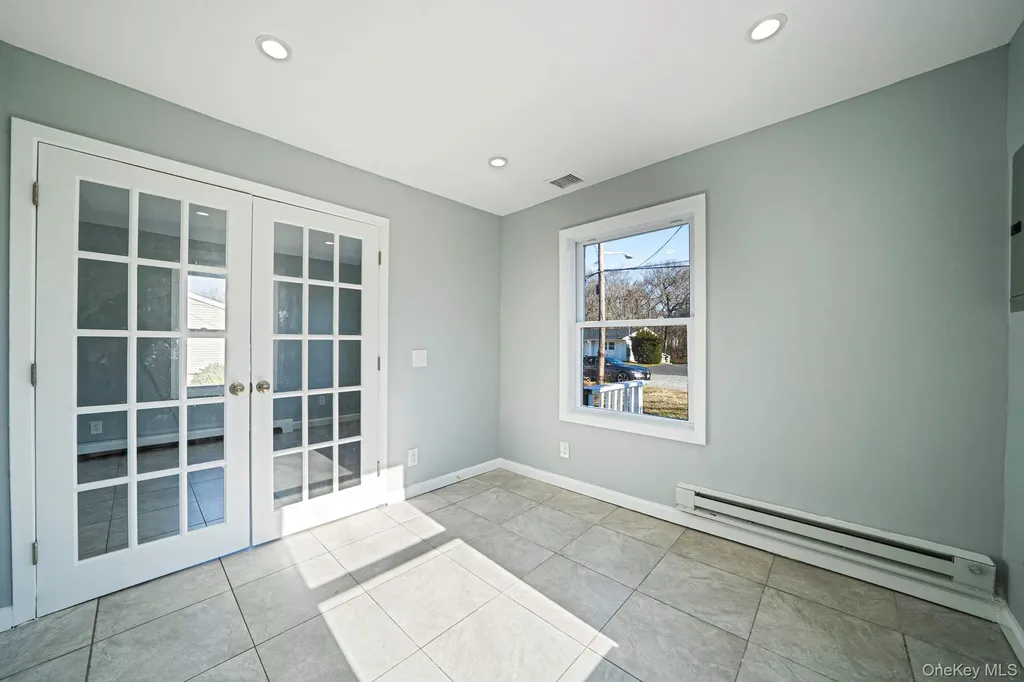 42 Oak Drive Riverhead NY 11901