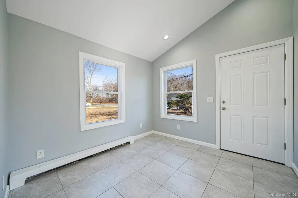 42 Oak Drive Riverhead NY 11901