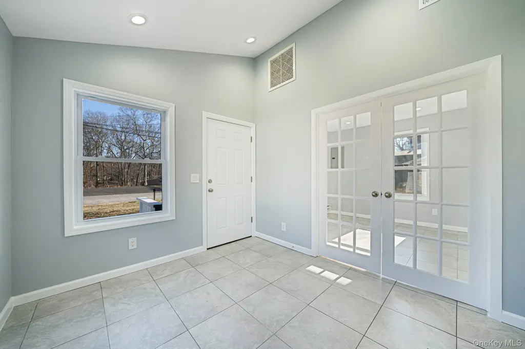42 Oak Drive Riverhead NY 11901