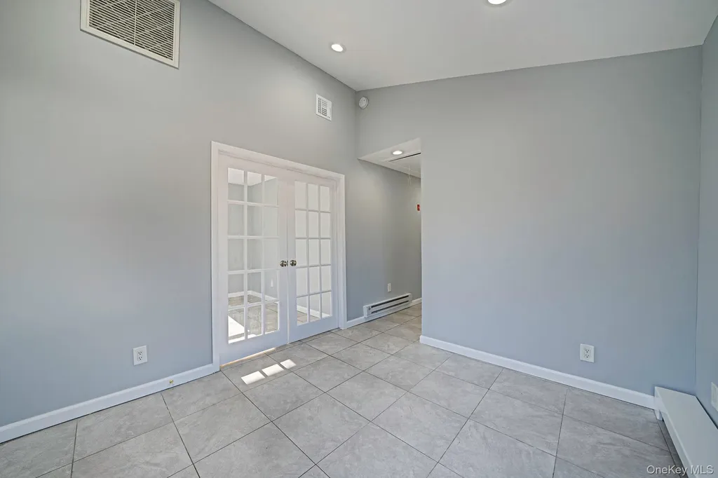 42 Oak Drive Riverhead NY 11901