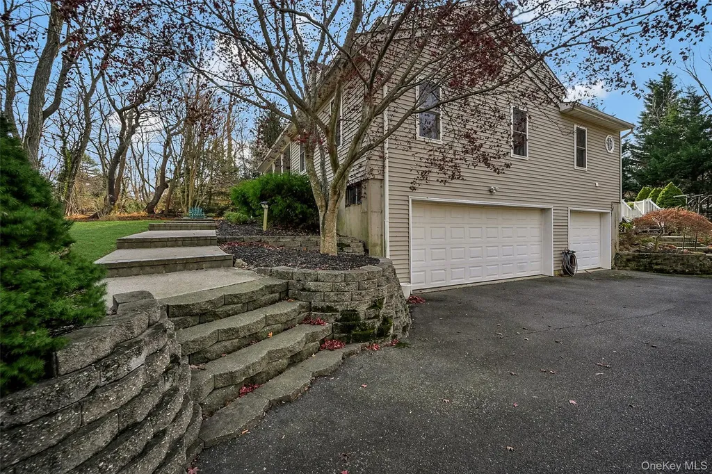 4 Apple Lane Wading River NY 11792