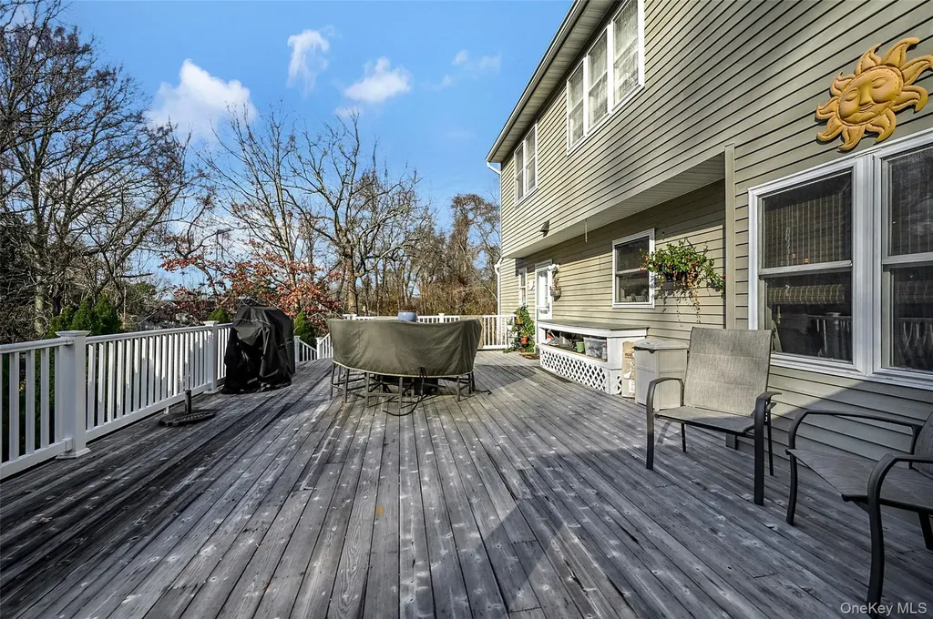 4 Apple Lane Wading River NY 11792