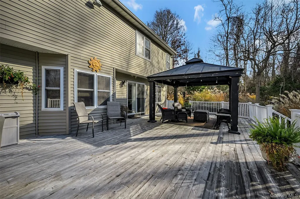 4 Apple Lane Wading River NY 11792